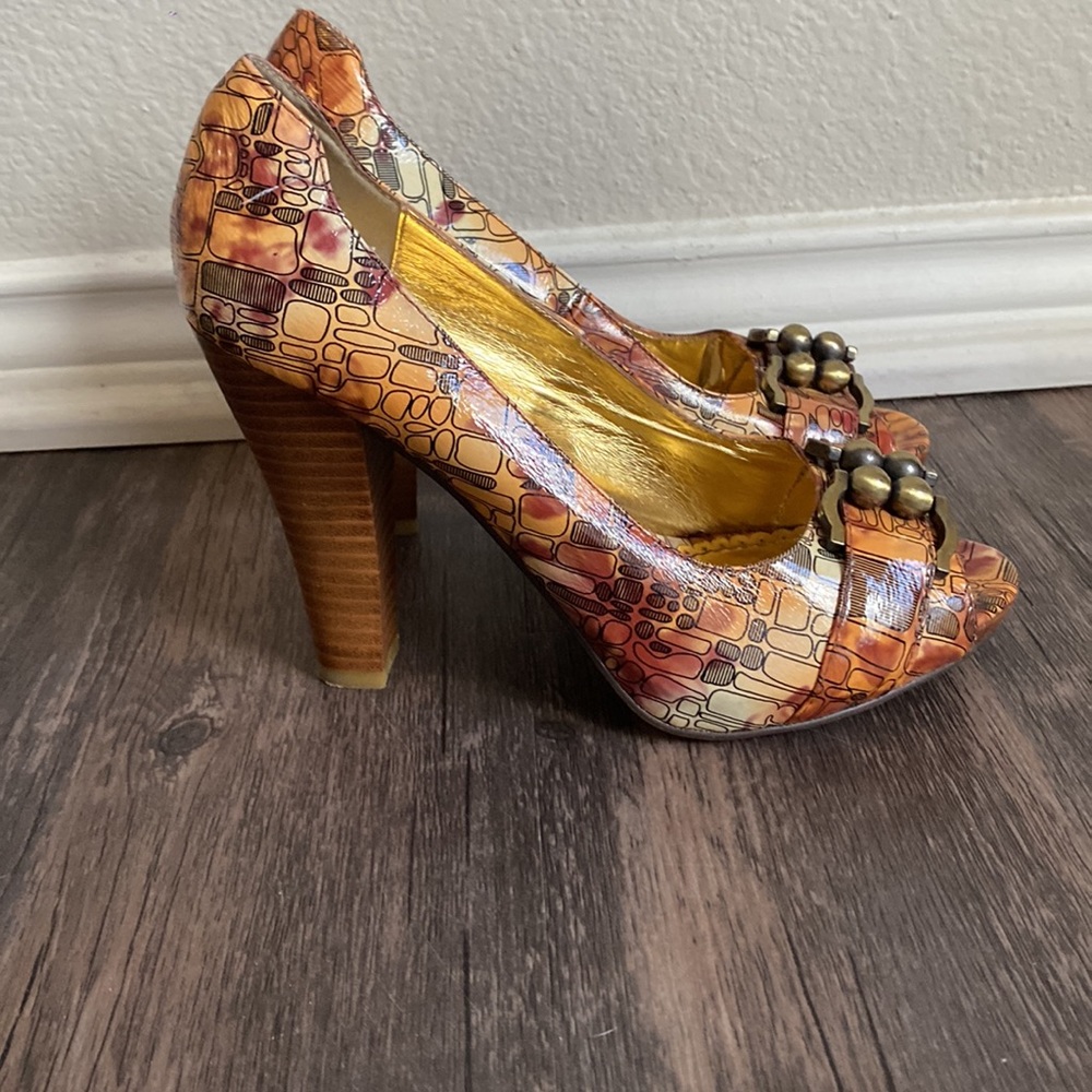 Naughty Monkey heels size 8